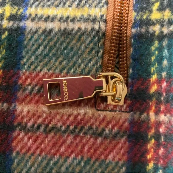 Elegant Plaid Crossbody Bag with Brown Trim - Picture 8 of 8